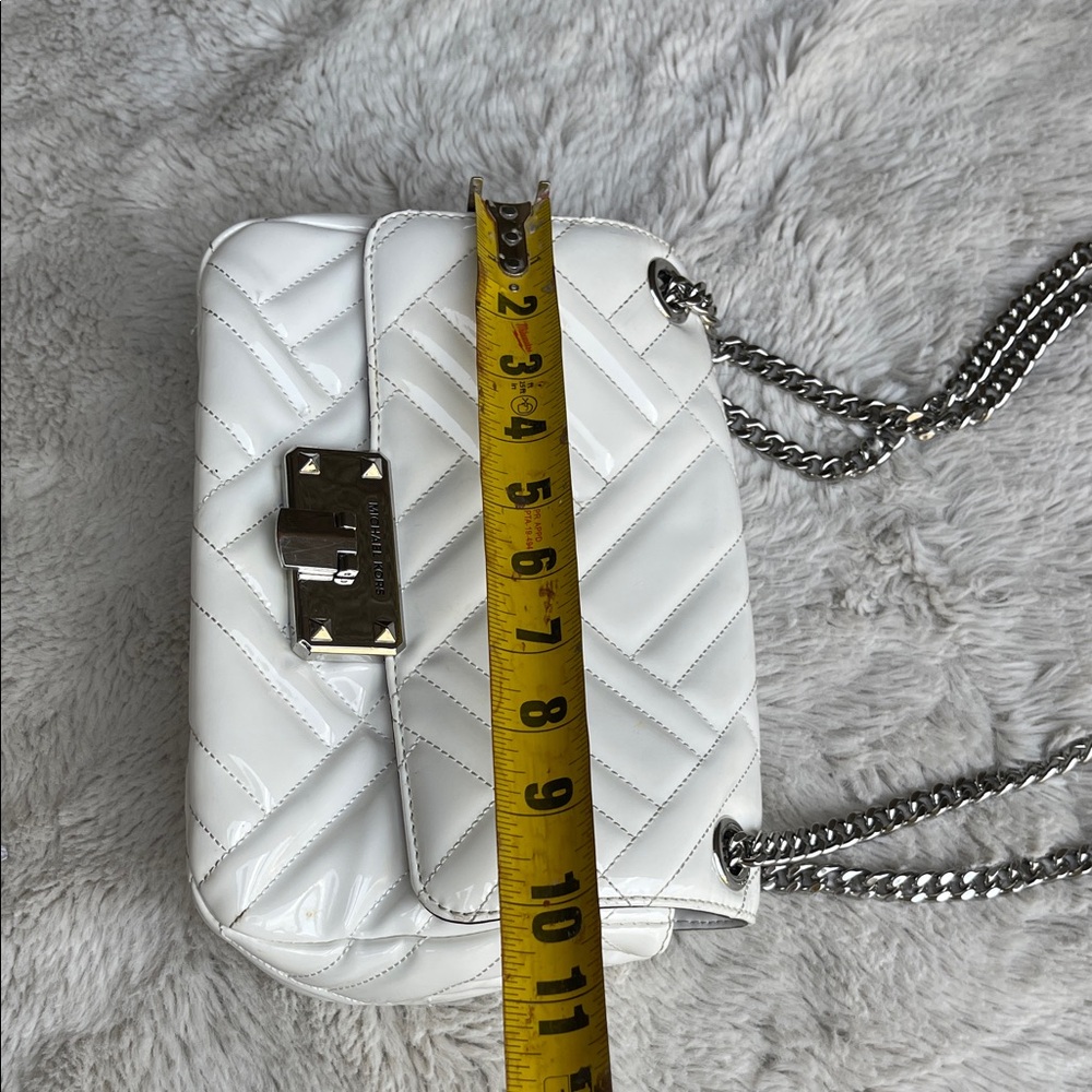 Michael Kors Peyton Quilted patent leather Shoulder Bag - Picture 16 of 16